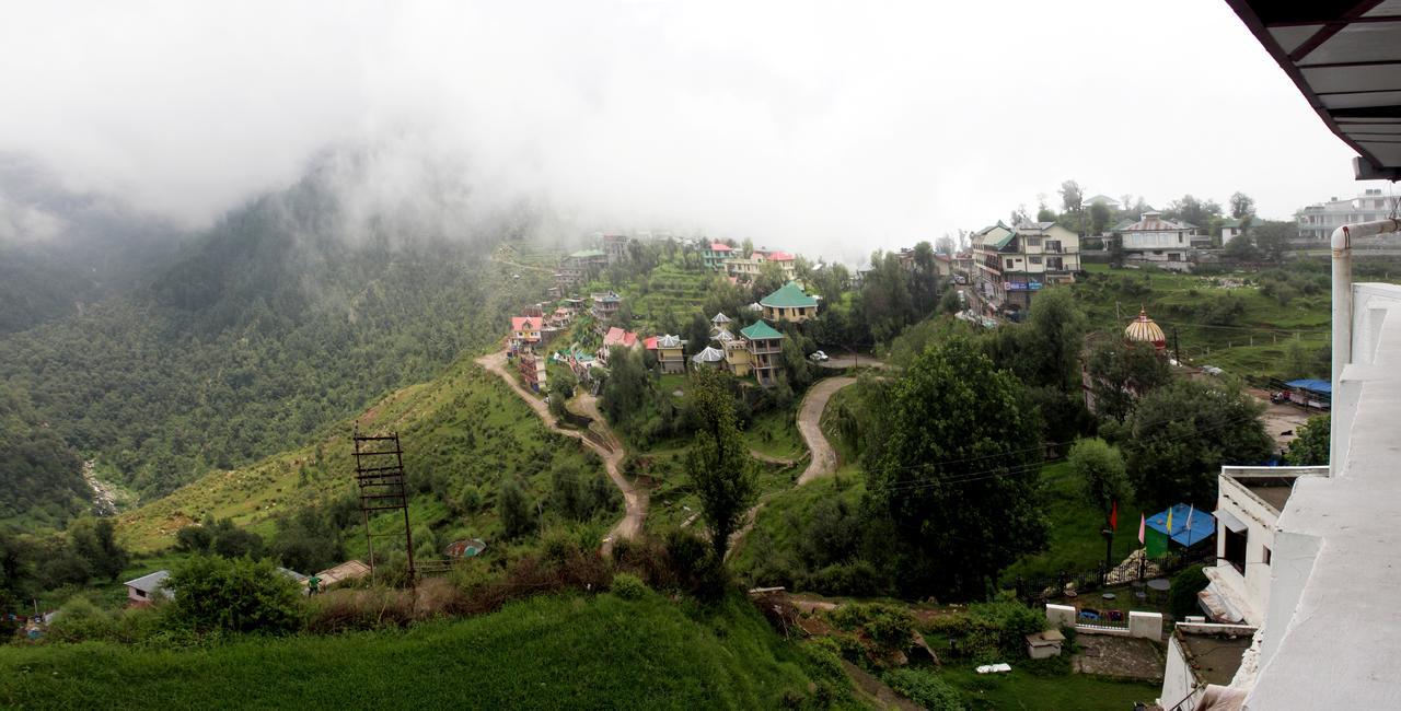 Divyansh Hotel Дармсала Экстерьер фото
