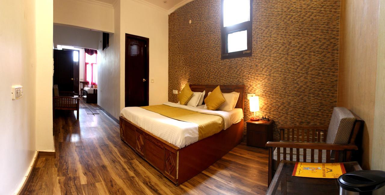 Divyansh Hotel Дармсала Экстерьер фото