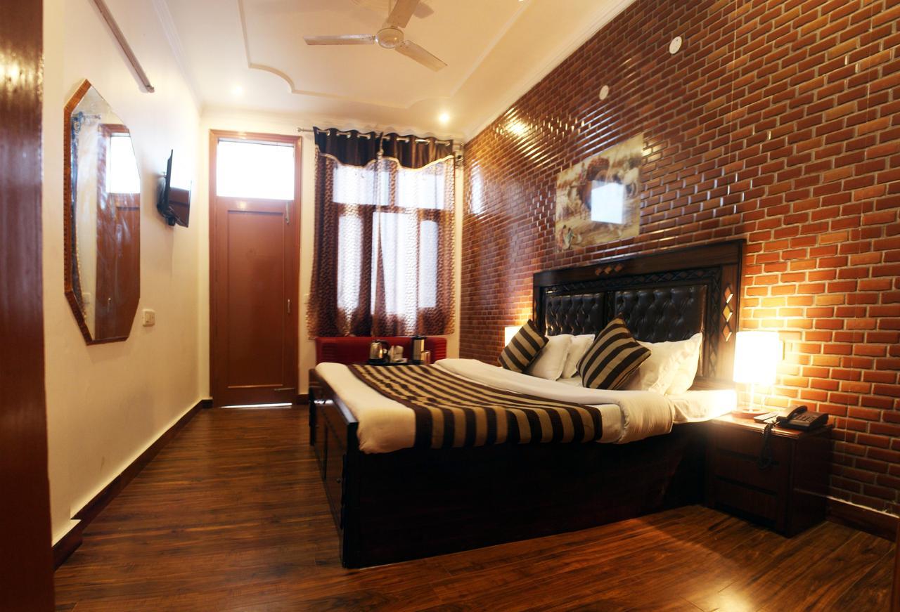 Divyansh Hotel Дармсала Экстерьер фото