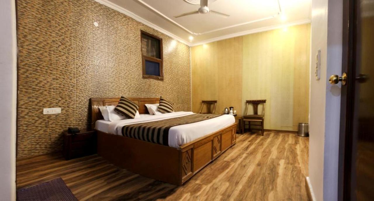 Divyansh Hotel Дармсала Экстерьер фото