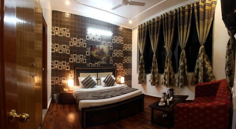 Divyansh Hotel Дармсала Экстерьер фото