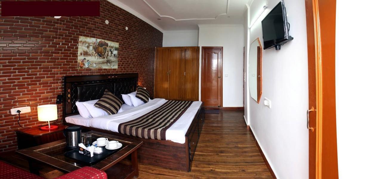 Divyansh Hotel Дармсала Экстерьер фото